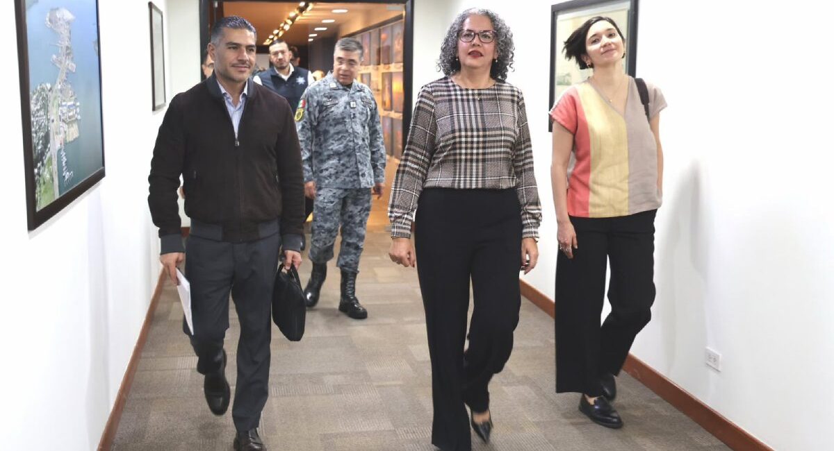 Harfuch evalúa operativos de seguridad y resultados en visita a Sinaloa; revisa C4 y terreno para nuevo penal