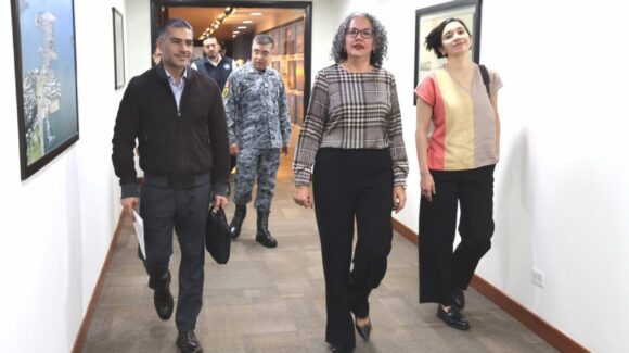 Harfuch evalúa operativos de seguridad y resultados en visita a Sinaloa; revisa C4 y terreno para nuevo penal