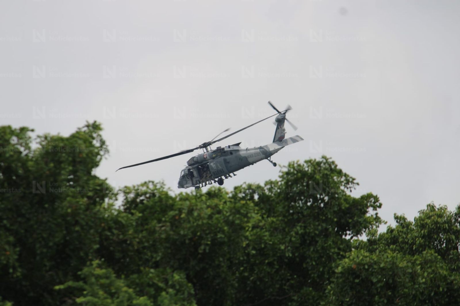 Helicóptero sobrevuela en el penal de El Castillo