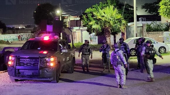 Atacan a balazos a un hombre afuera de una tienda en la colonia El Vallado Viejo, en Culiacán, Sinaloa