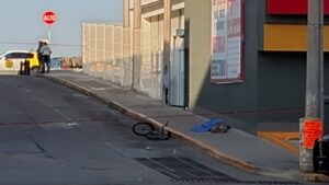 Hallan a un hombre muerto en plena banqueta de Palos Prietos, en Mazatlán