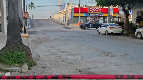 Hallan a un hombre muerto en plena banqueta de Palos Prietos, en Mazatlán, Sinaloa
