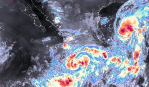 Isaías se fortalece a huracán categoría 1 y amenaza con impactar Florida, EUA, este viernes