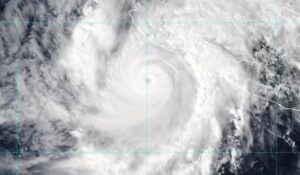 Por avance del huracán “Simón” en el Pacífico, Marina cierra puertos en cinco estados
