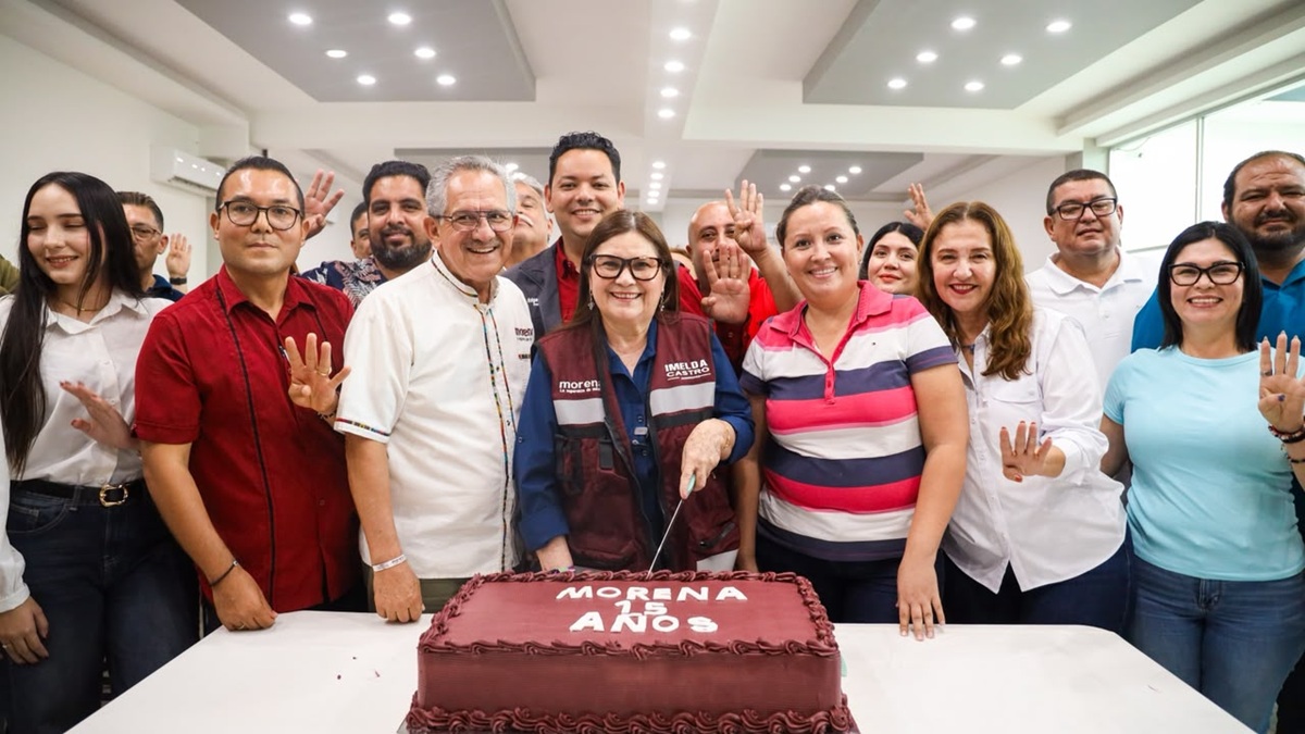 Imelda Castro Castro se reúne con estructura en La Cruz de Elota.
