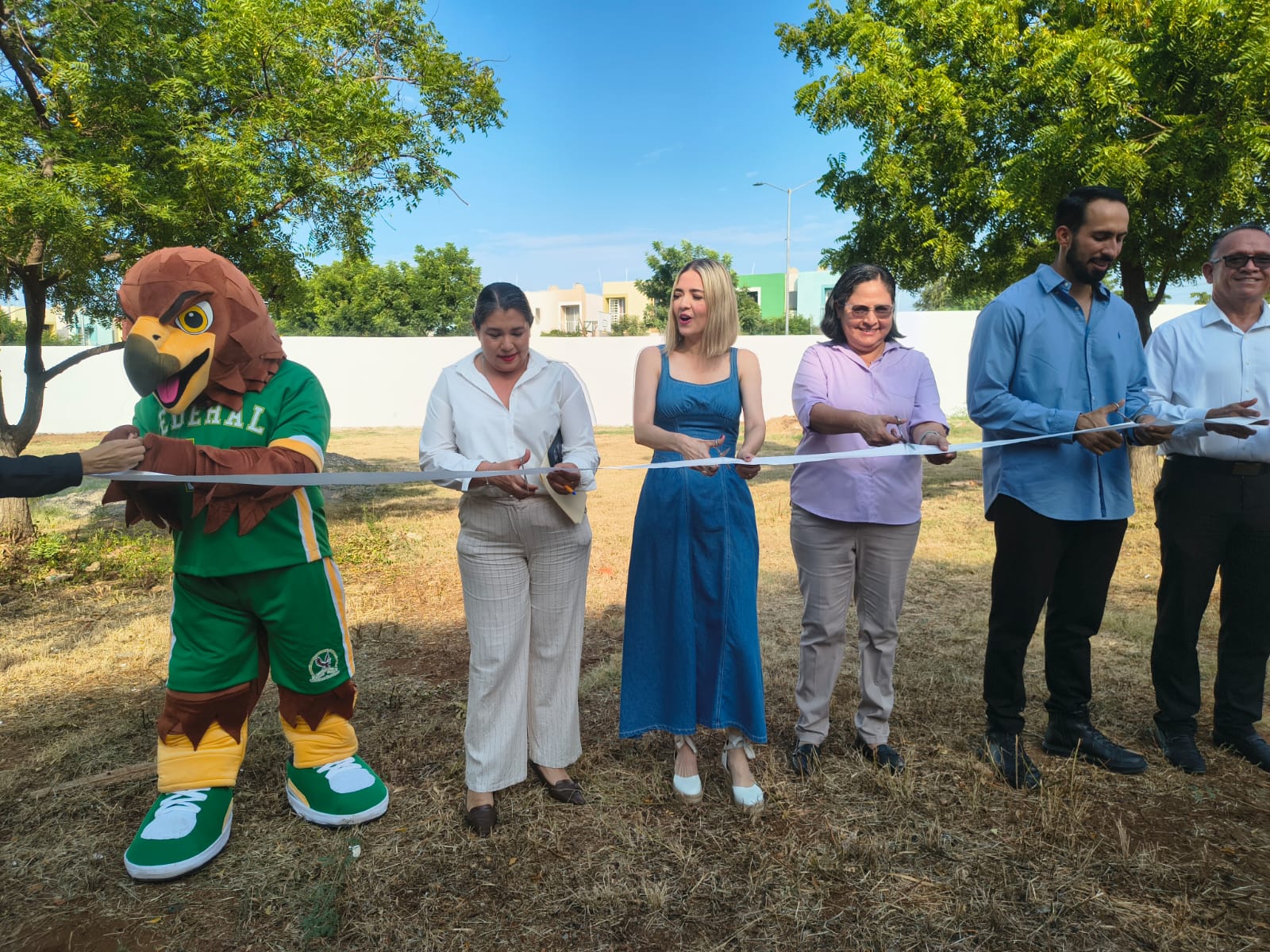 Inauguran barda perimetral en secundaria de Mazatlán