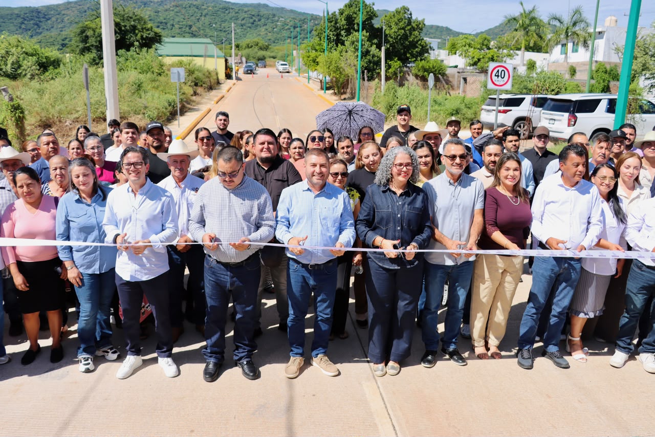 Gobernadora Graciela Domínguez alcalde de Badiraguato inauguran calles con inversión de 20 mdp