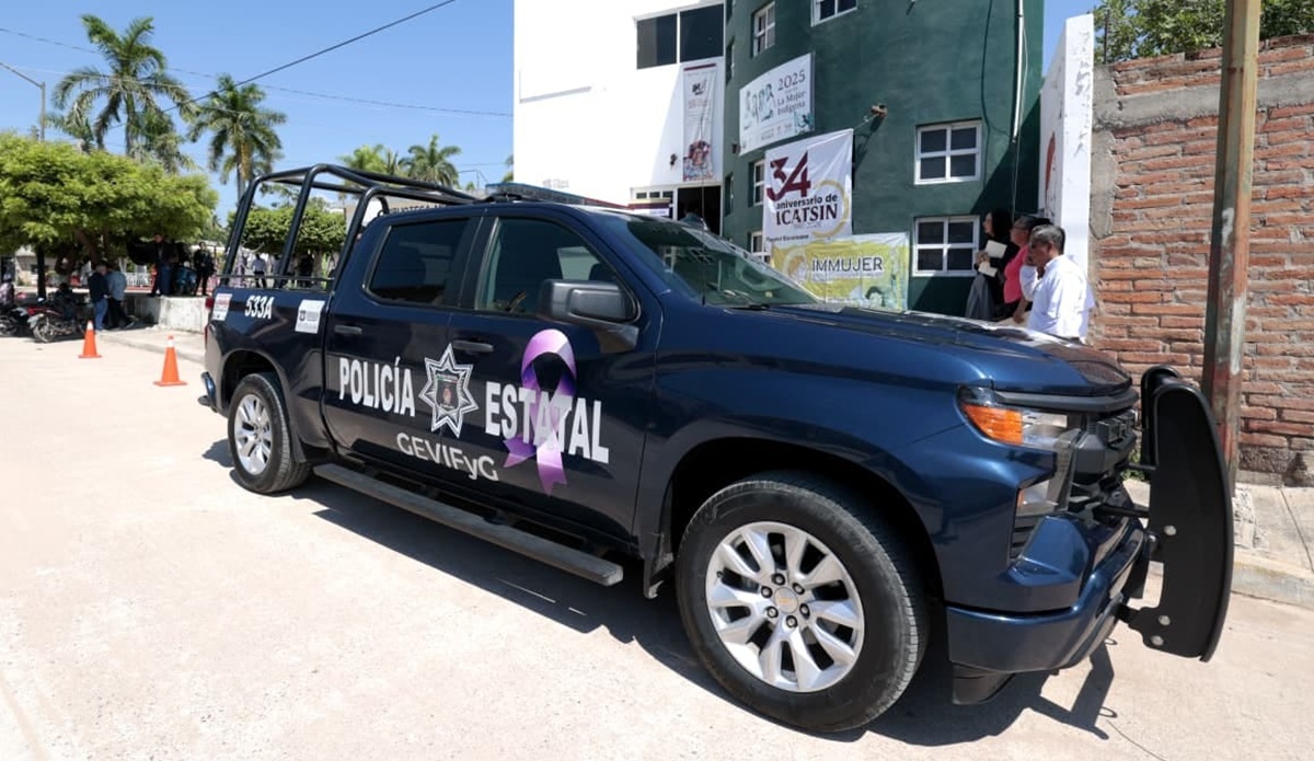 Entregan nueva patrulla al servicio del Grupo Especializado en Atención a Violencia Familiar y de Género
