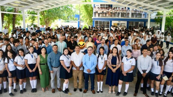 Rector de la UAS inaugura la nueva techumbre de la Preparatoria Concordia