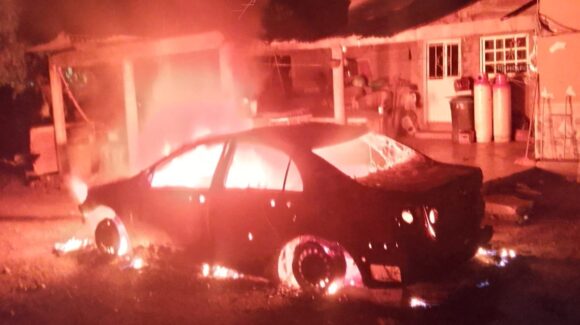 Se incendia automóvil durante la madrugada sobre la carretera Guasave-León Fonseca
