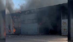 Se registra intenso incendio en Los Mochis; la gran columna de humo alarmó a la ciudadanía