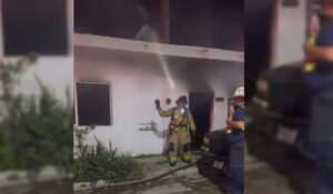 ¡No pudieron dormir del susto! Arde una casa en Mazatlán, Sinaloa; Bomberos acuden a emergencia en la colonia Insurgentes