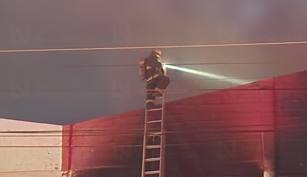 Incendio en bodega en La Costerita, en Culiacán