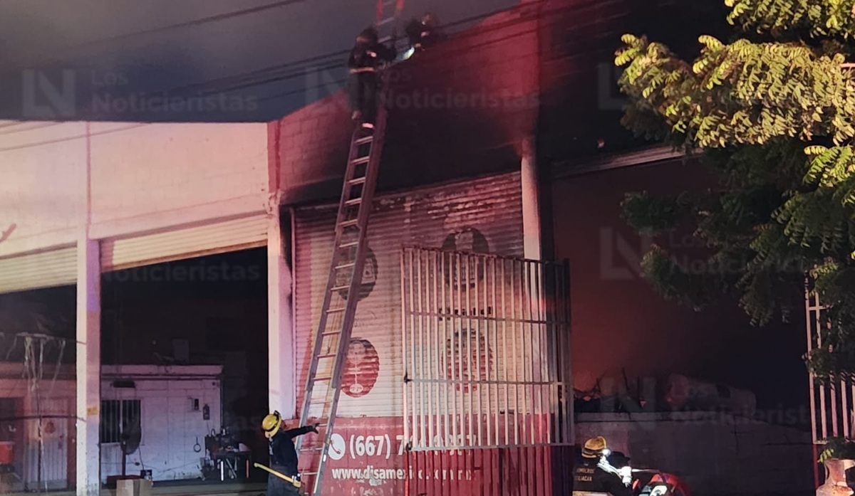 Incendio en bodega en La Costerita, en Culiacán