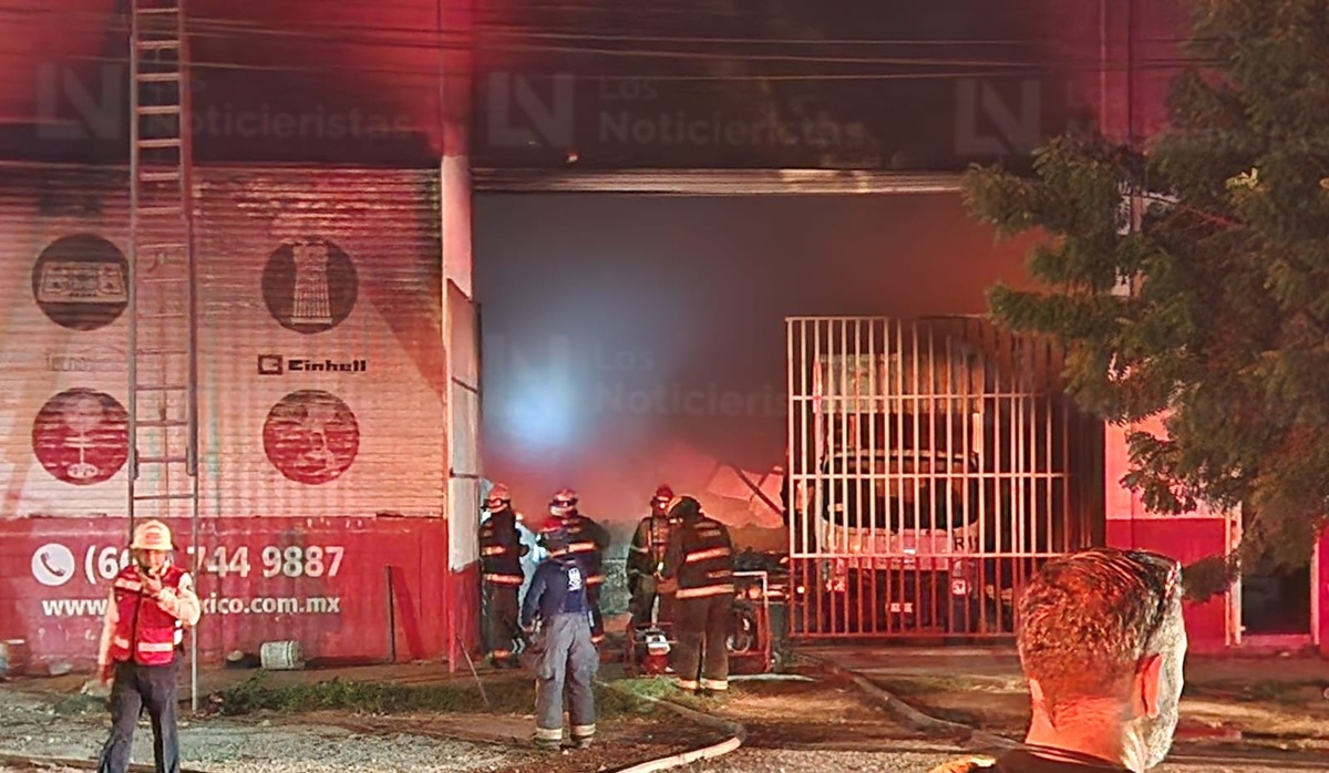 Incendio en bodega en La Costerita, en Culiacán