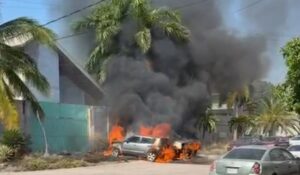 Se incendian dos vehículos en la colonia Insurgentes de Los Mochis, Sinaloa