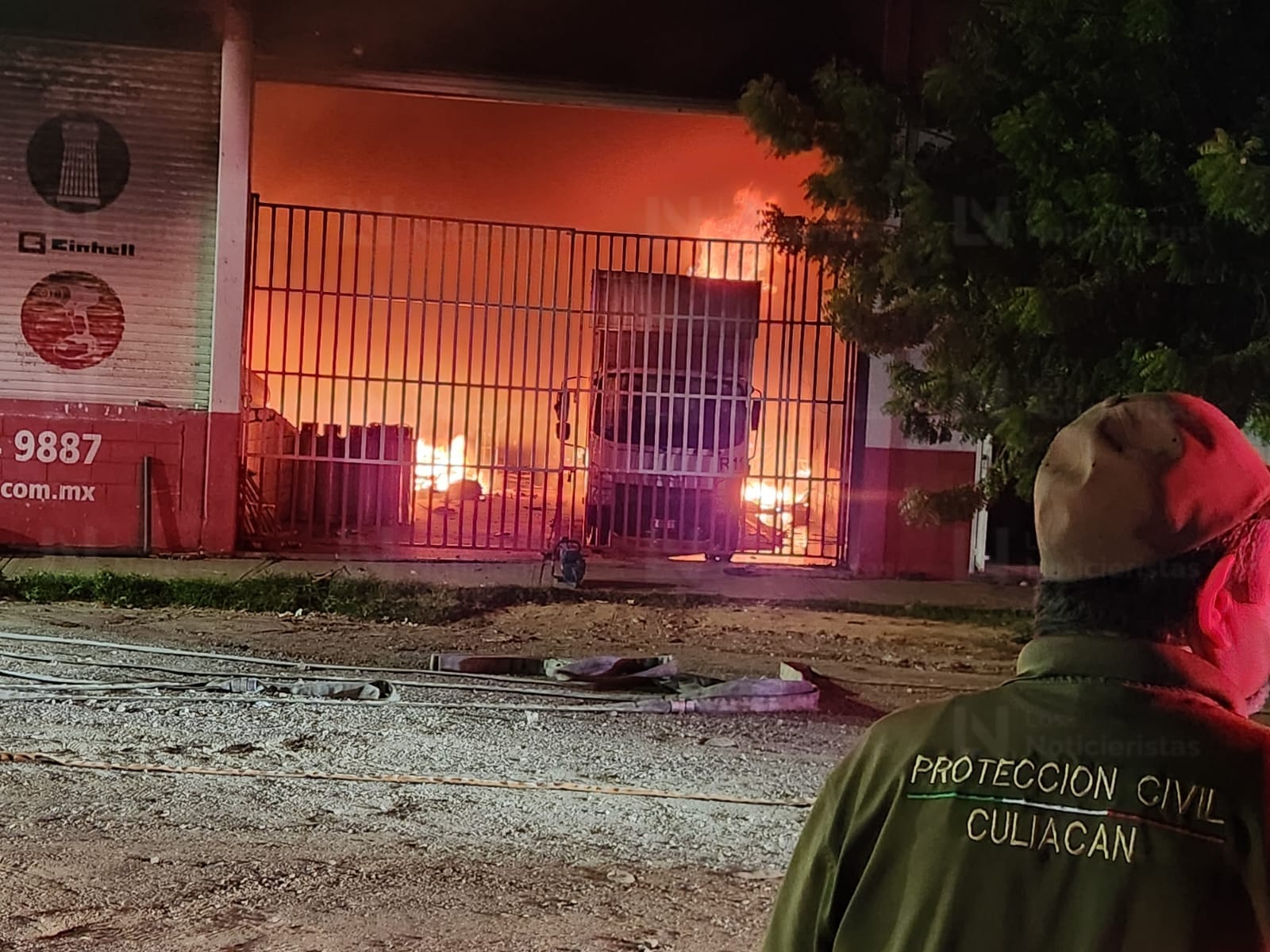 Incendio en bodega sobre La Costerita, Culiacán