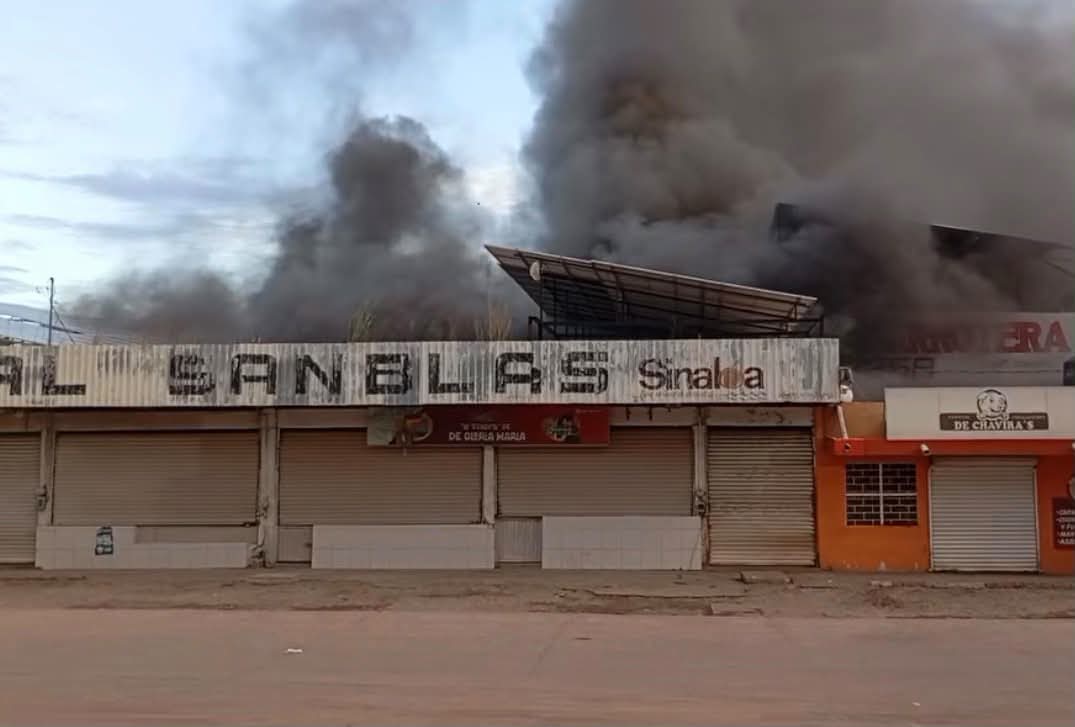 Incendio en el Mercado de San Blas, en El Fuerte