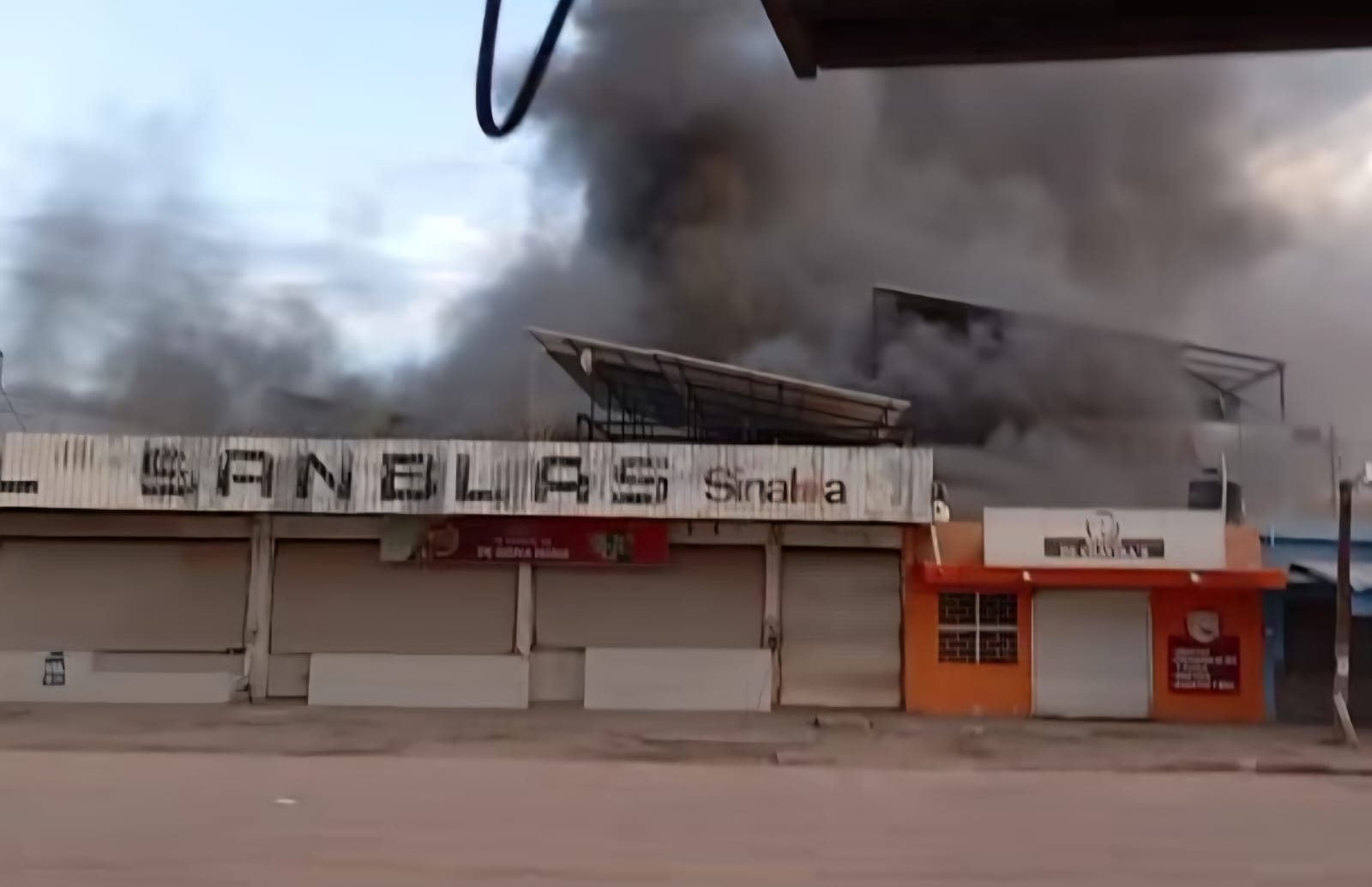 Incendio en el Mercado de San Blas, en El Fuerte