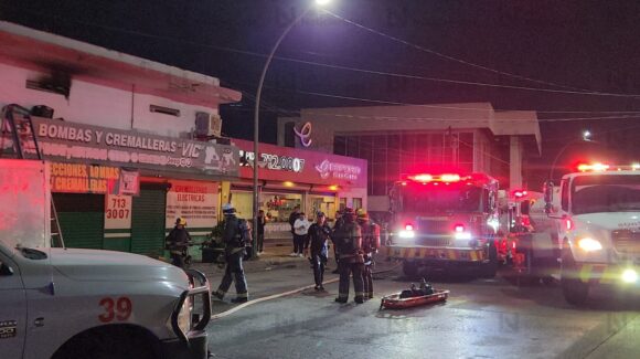 Incendio en cocina de local comercial en la colonia Industrial Bravo moviliza a las autoridades en Culiacán, Sinaloa