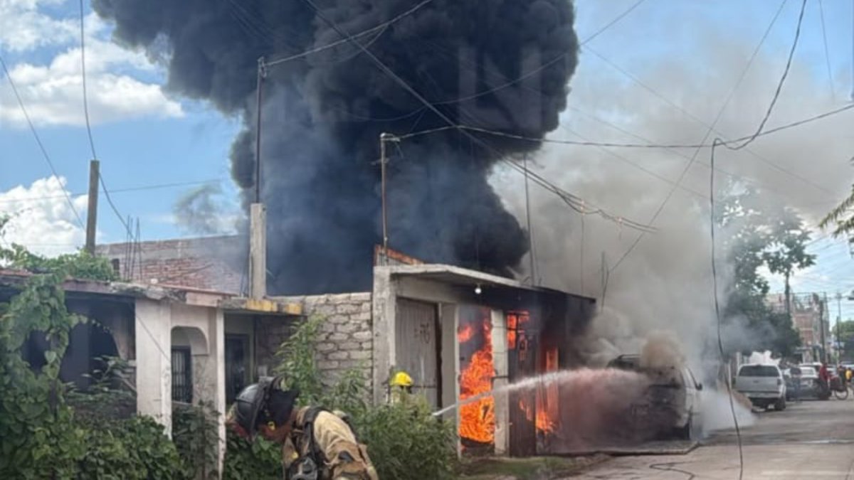 incendio en vivienda en la cuchilla en los mochis bomberos