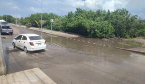 Estero y marisma del Infiernillo, en Mazatlán, suben su cauce previo al impacto del huracán Simón
