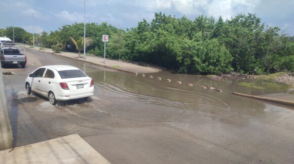 Estero y marisma del Infiernillo, en Mazatlán, suben su cauce previo al impacto del huracán Simón