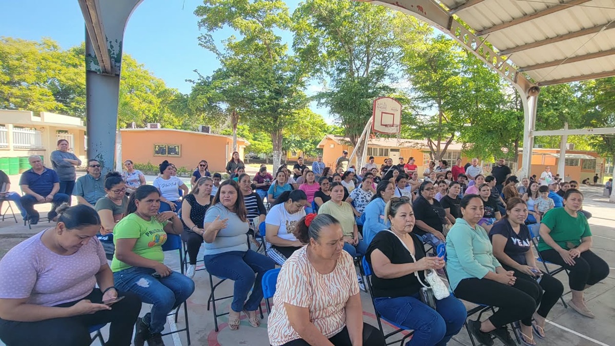 Informan a padres de familia que se consiguió prestada subestación eléctrica para primaria del ejido 20 de Noviembre en Ahome
