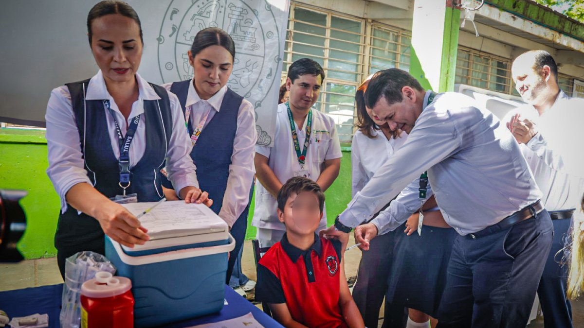 inicia en sinaloa la campaña invernal de vacunacion contra influenza covid y vph menor
