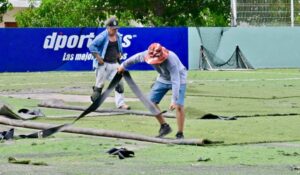 Inician reparación de cancha de futbol en Real Pacífico, en Mazatlán; trabajos durarán dos semanas