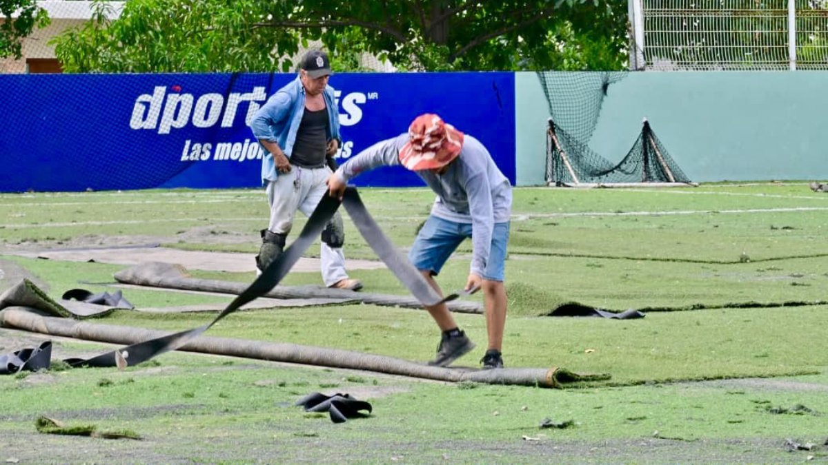 inician reparacion de cancha de futbol en real pacifico en mazatlan