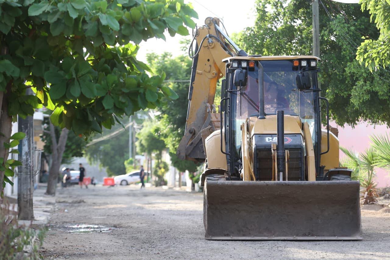 Inician trabajos de pavimentación en Hogar del Pescador, Mazatlán