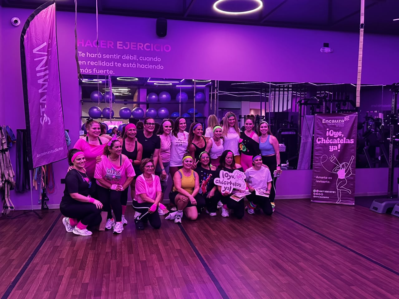 Mujeres se unen contra el cáncer en iniciativa 80's Stronger Together, en Mazatlán