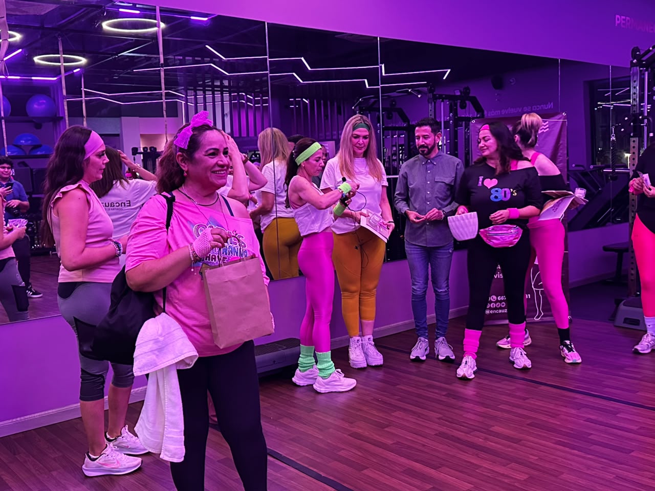 Mujeres se unen contra el cáncer en iniciativa 80's Stronger Together, en Mazatlán
