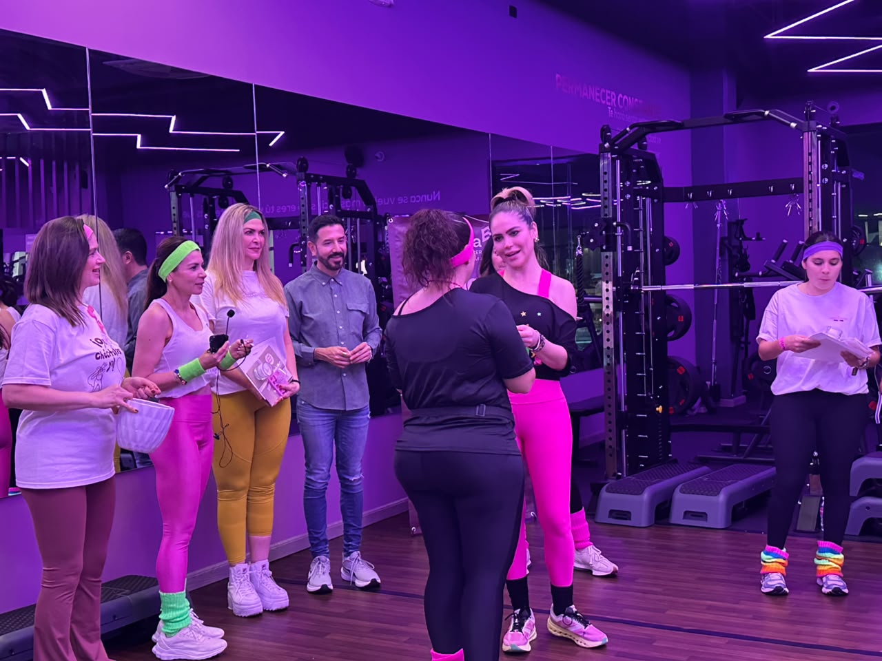 Mujeres se unen contra el cáncer en iniciativa 80's Stronger Together, en Mazatlán