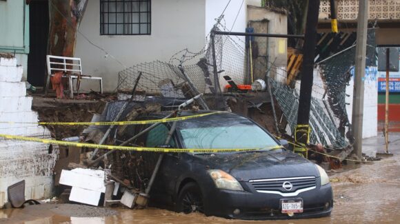 Lluvias de ‘Rachel’ en Baja California dejan una niña sin vida y 10 personas desaparecidas