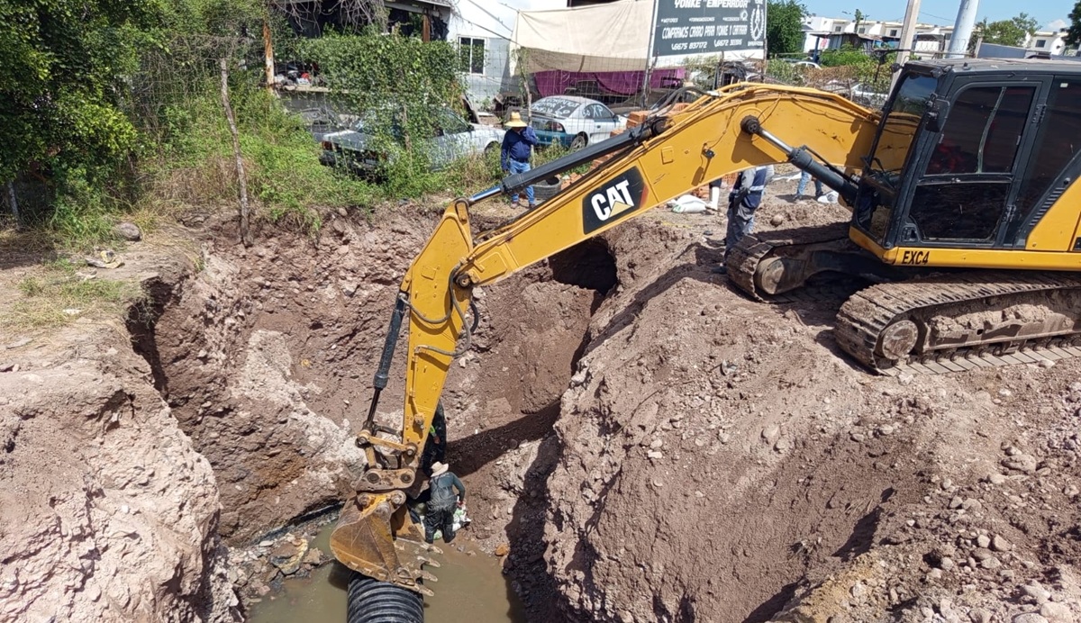 Japac rehabilita colector sanitario en la colonia La Costera