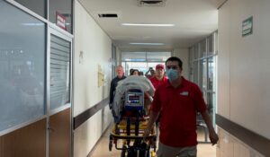 Jesús Antonio es trasladado a Shriners en Sacramento, California, tras sufrir quemaduras con una “cebollita” en Ahome, Sinaloa