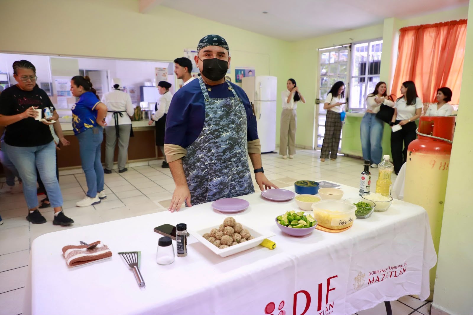 Jornada de capacitación sobre alimentación en escuela de Mazatlán