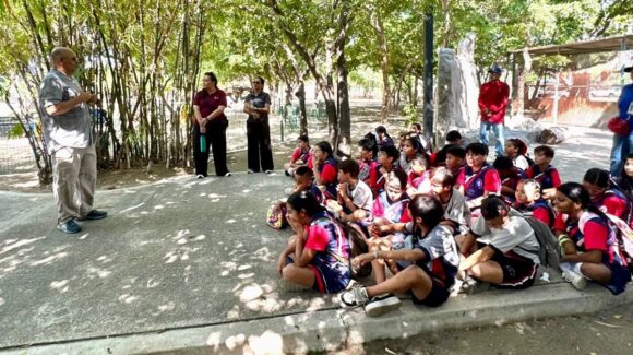 Llevan educación ambiental al Parque Central de Mazatlán, Sinaloa; 35 niños aprenden sobre aves migratorias