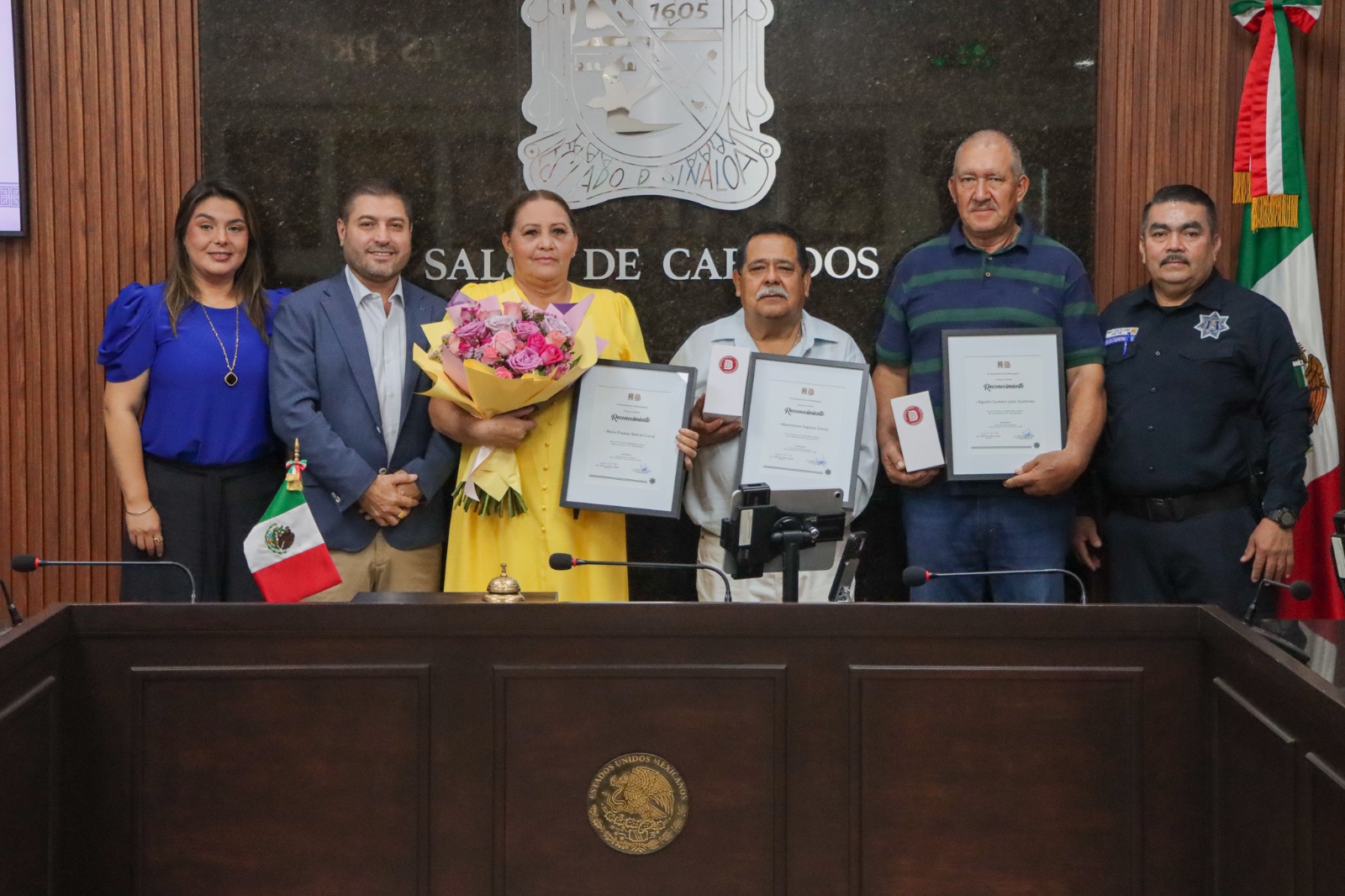 José Paz entrega prima de antigüedad y aguinaldo proporcional a policías de Badiraguato