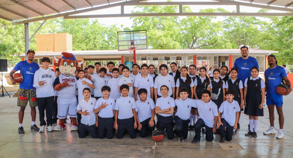 José Paz López Elenes visita a estudiantes de Badiraguato y refrenda compromiso de atender sus necesidades