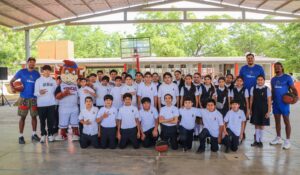 José Paz López Elenes visita a estudiantes de Badiraguato y refrenda compromiso de atender sus necesidades