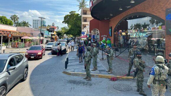 Balean a joven en plena zona dorada de Mazatlán; fue trasladado grave de salud a un hospital