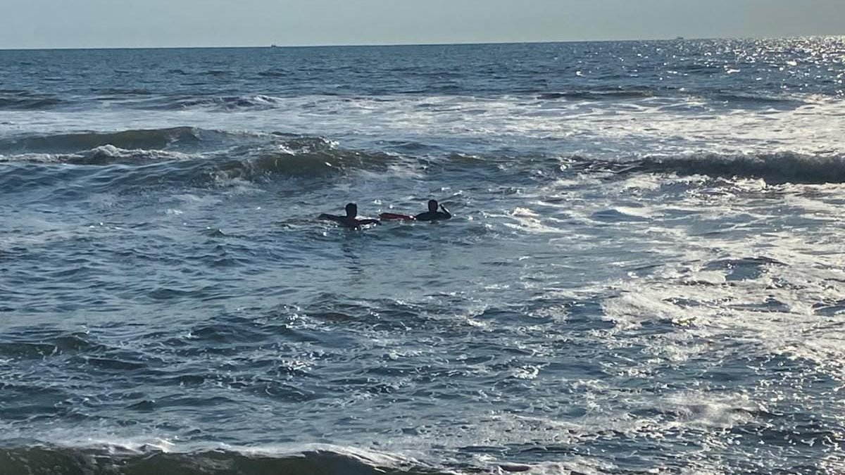 joven de aguascalientes queda en apuros en el mar de mazatlan sinaloa