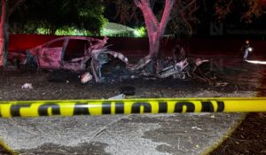Joven de 15 años de edad pierde la vida tras impactarse contra un árbol en Campo 4, en El Fuerte, Sinaloa