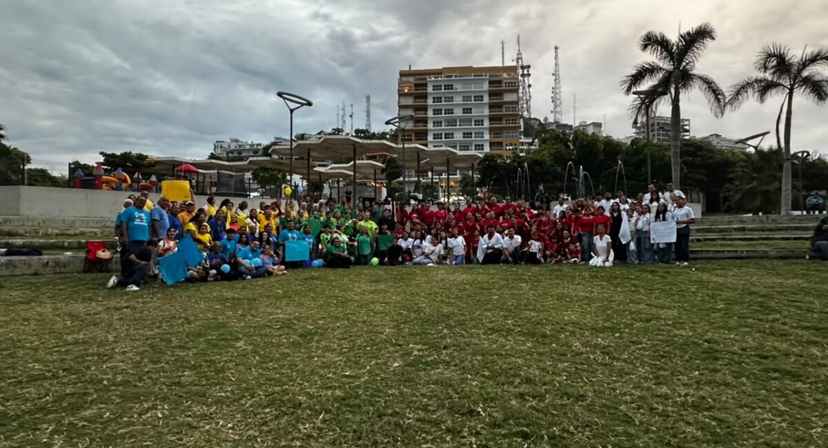 Un rosario humano une desde Mazatlán, Sinaloa, a cinco continentes por la paz y los misioneros en el mundo