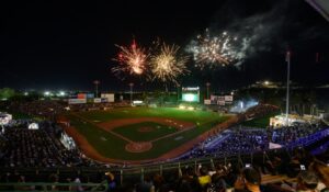 Algodoneros blanquea a Cañeros en una noche de fiesta inaugural en Los Mochis