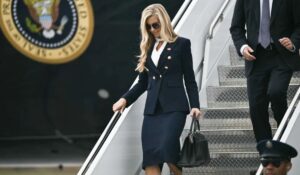 ¡Llegó y se fue! A menos de una semana en el puesto, con este mensaje se despide exsecretaria de prensa de Trump