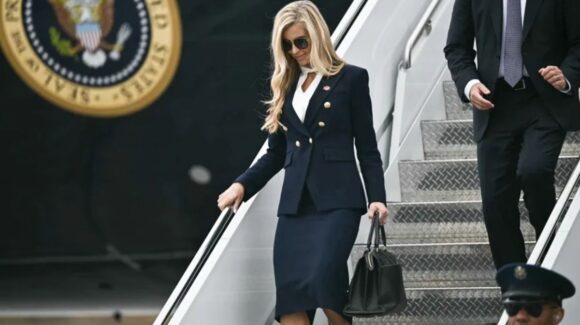 ¡Llegó y se fue! A menos de una semana en el puesto, con este mensaje se despide exsecretaria de prensa de Trump
